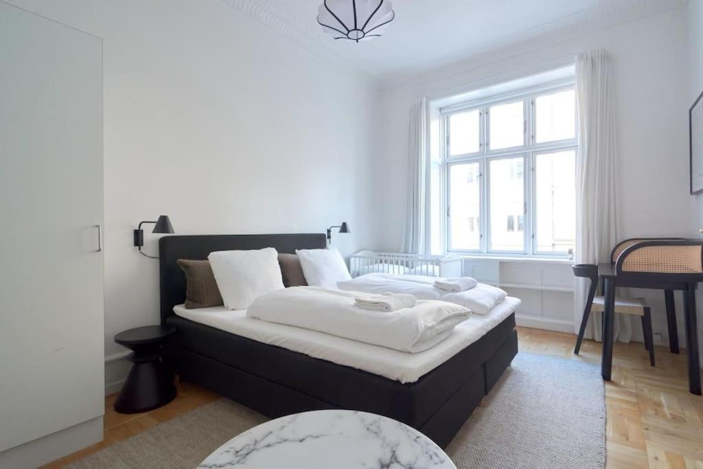 Moderen And Sleek 3Br With Bath By The Lakes And Metro Копенгаген Экстерьер фото