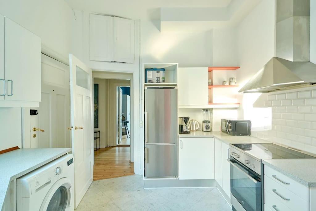 Moderen And Sleek 3Br With Bath By The Lakes And Metro Копенгаген Экстерьер фото