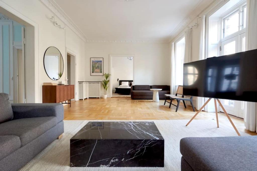 Moderen And Sleek 3Br With Bath By The Lakes And Metro Копенгаген Экстерьер фото
