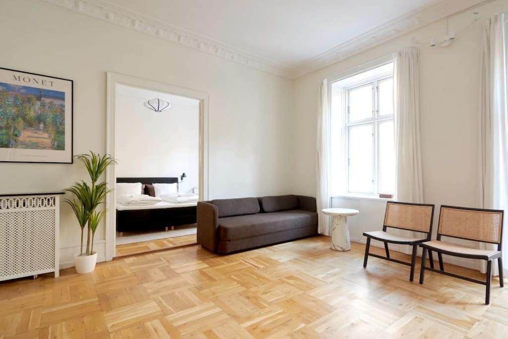 Moderen And Sleek 3Br With Bath By The Lakes And Metro Копенгаген Экстерьер фото